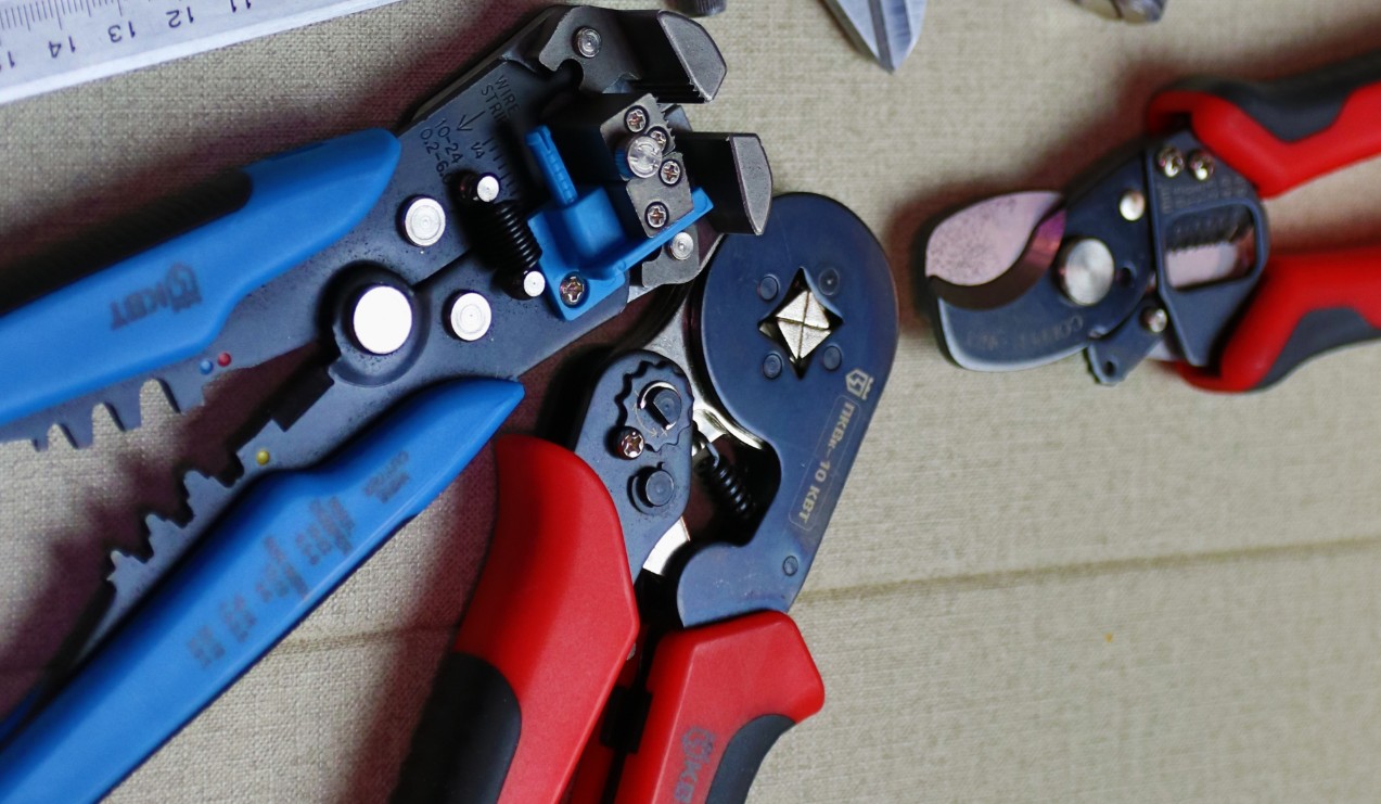 How to Make Watertight Electrical Connections in a Boat